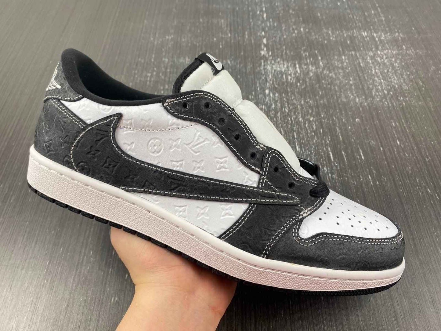 Custom Air Jordan 1 x LV dl2211-001
