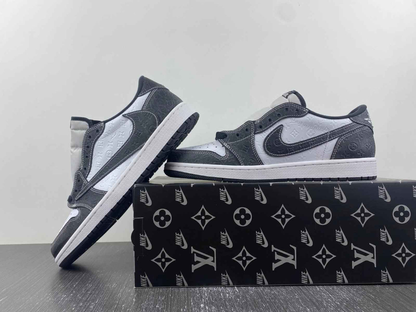 Custom Air Jordan 1 x LV dl2211-001