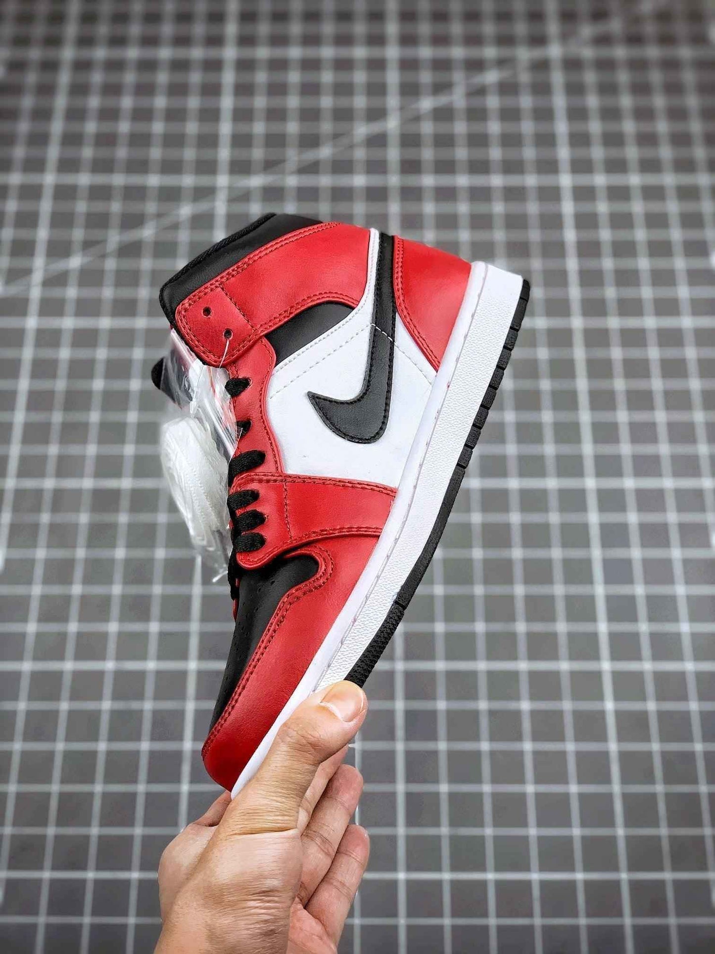 Custom Air Jordan 1 Mid “Gym Red” 554724-069