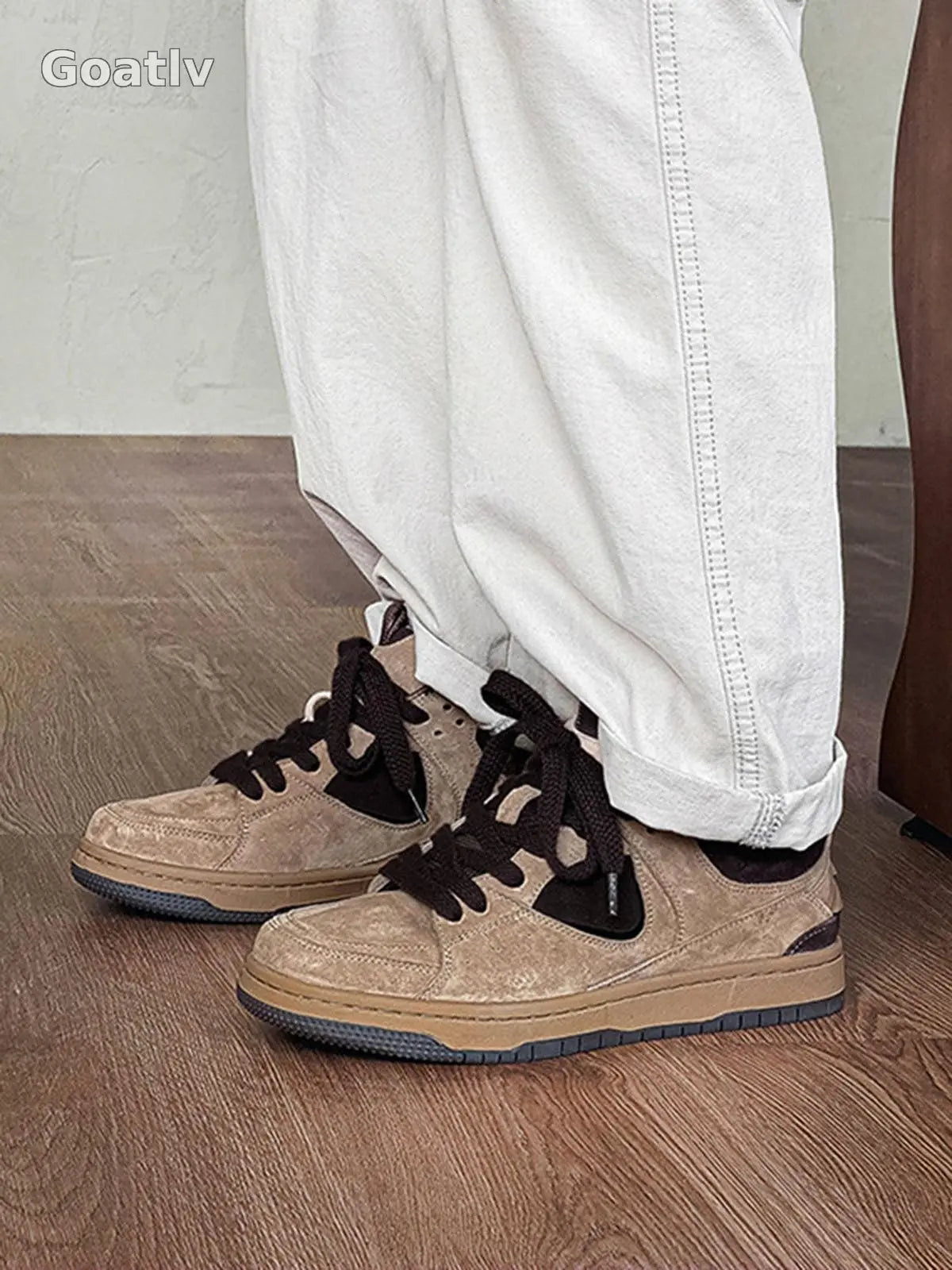 Sneakerhill Vintage Skateboard Suede Sneakers - 1984