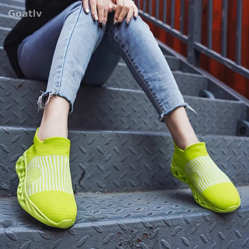 Strato Swift T4 Sneakers