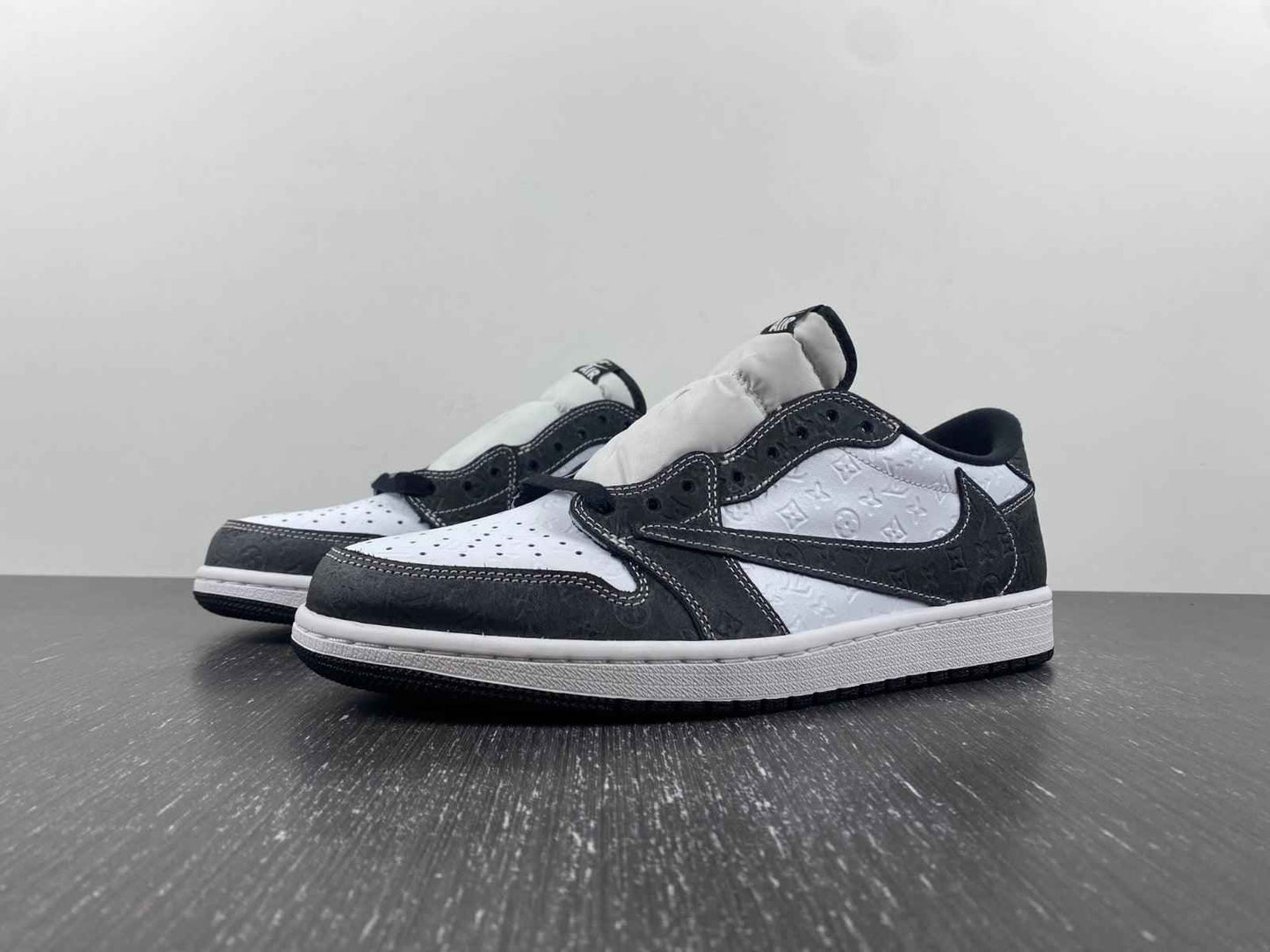 Custom Air Jordan 1 x LV dl2211-001