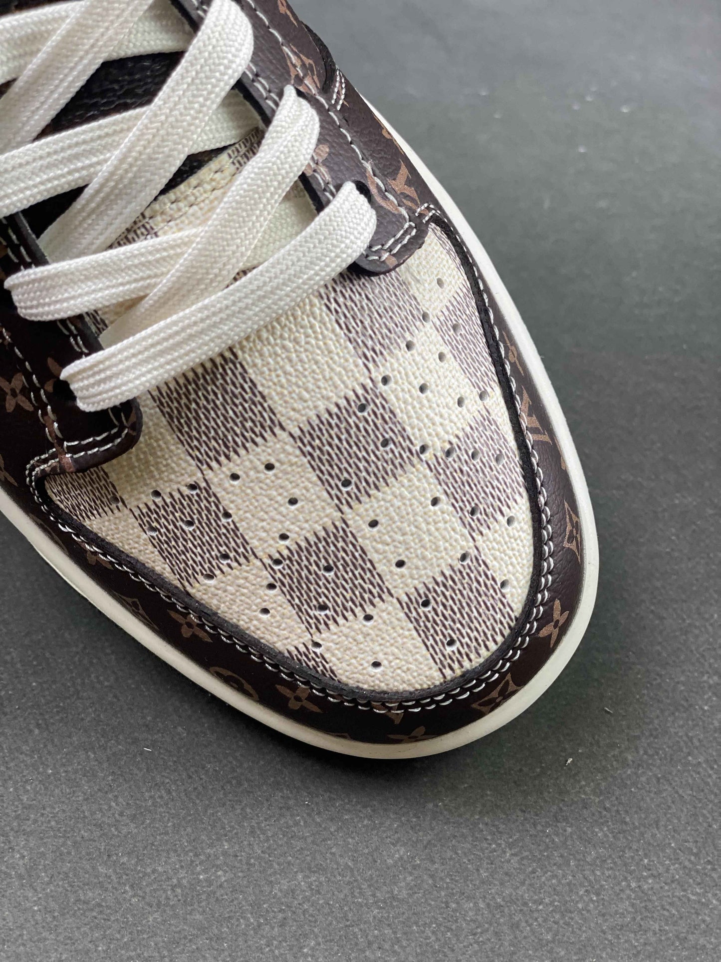 Custom Air Jordan 1 x LV SJ2068-255