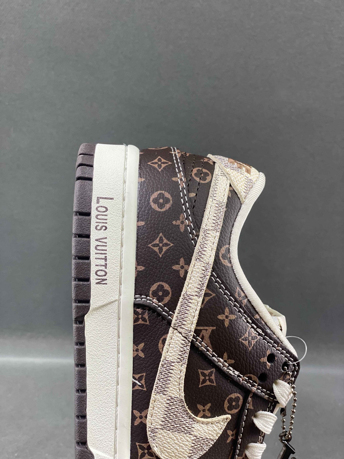 Custom Air Jordan 1 x LV SJ2068-255