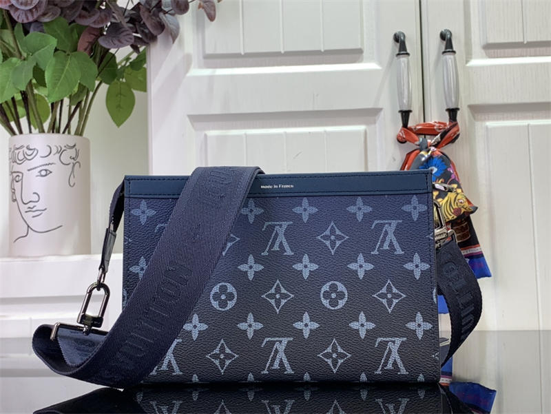 LV OnTheGo Monogram M81124