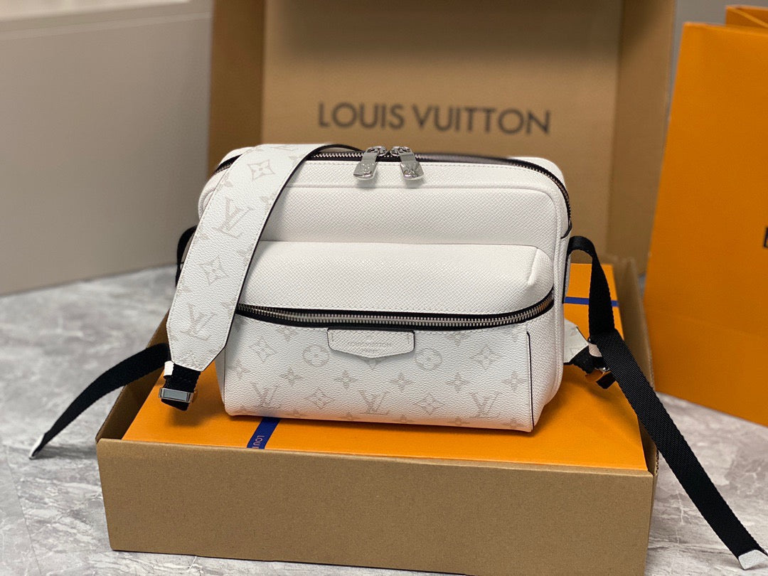 LV Taigarama Outdoor M30233 LUXURYSTEPSCO