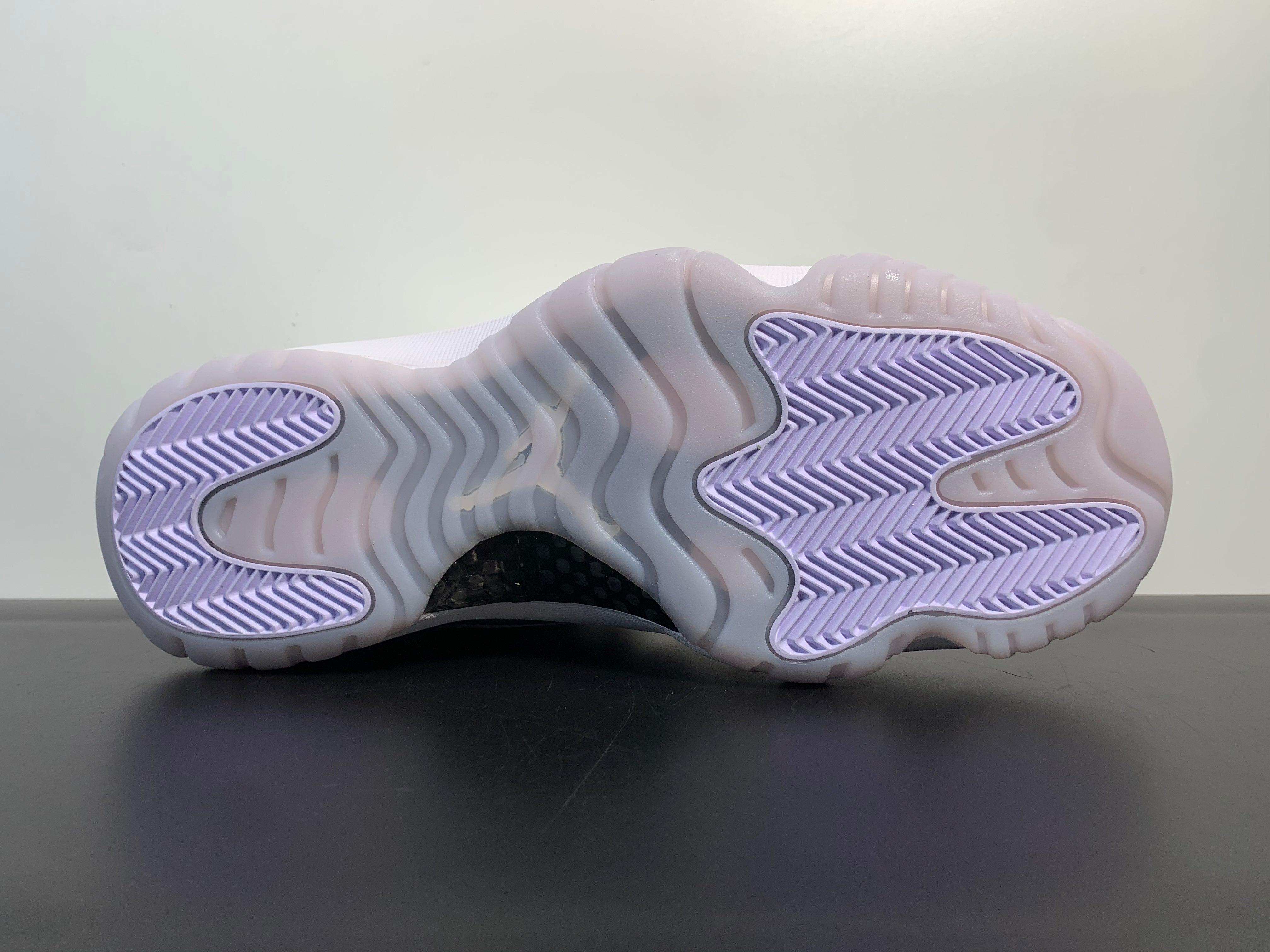 Air Jordan 11 Pure Violet AH7860-101