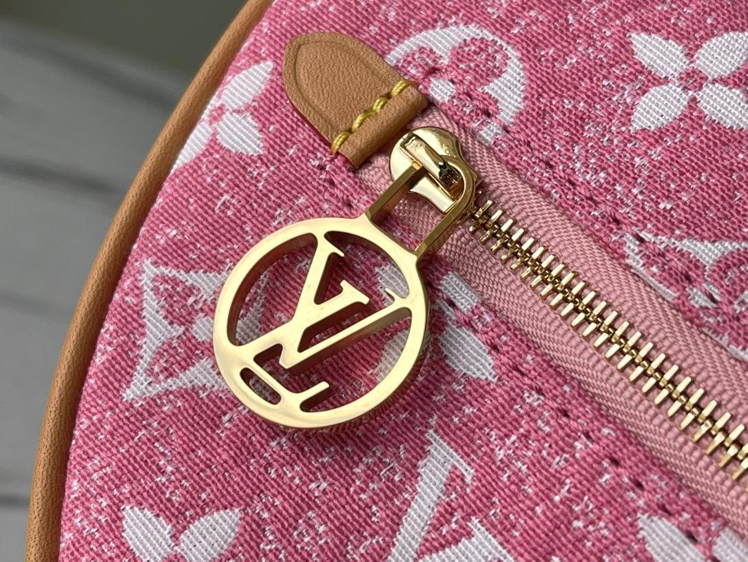 LV Nicolas Ghesquière Croissant M81166 luxurysteps