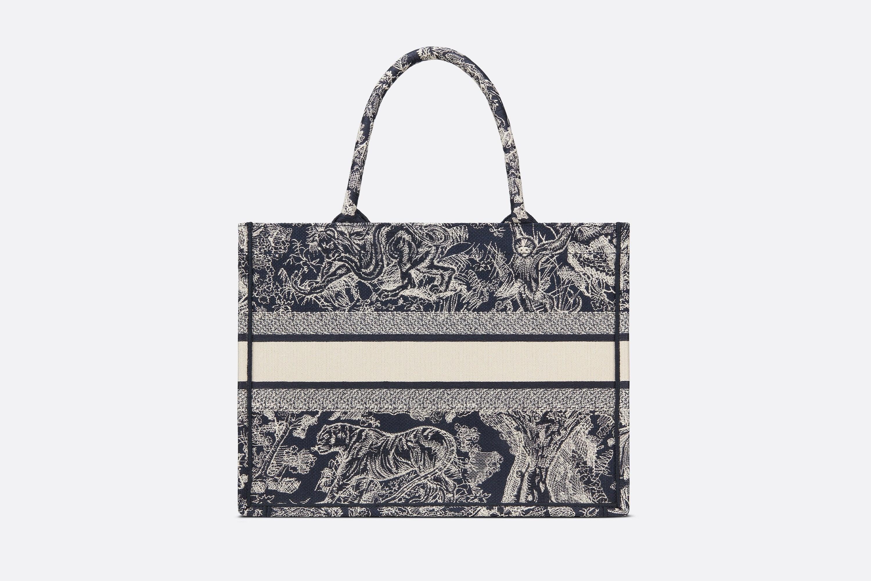 MEDIUM CHR. DI. BOOK TOTE luxurysteps