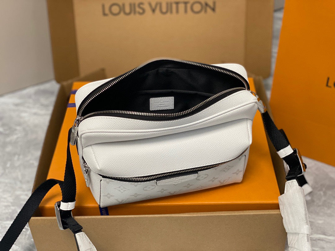 LV Taigarama Outdoor M30233 LUXURYSTEPSCO