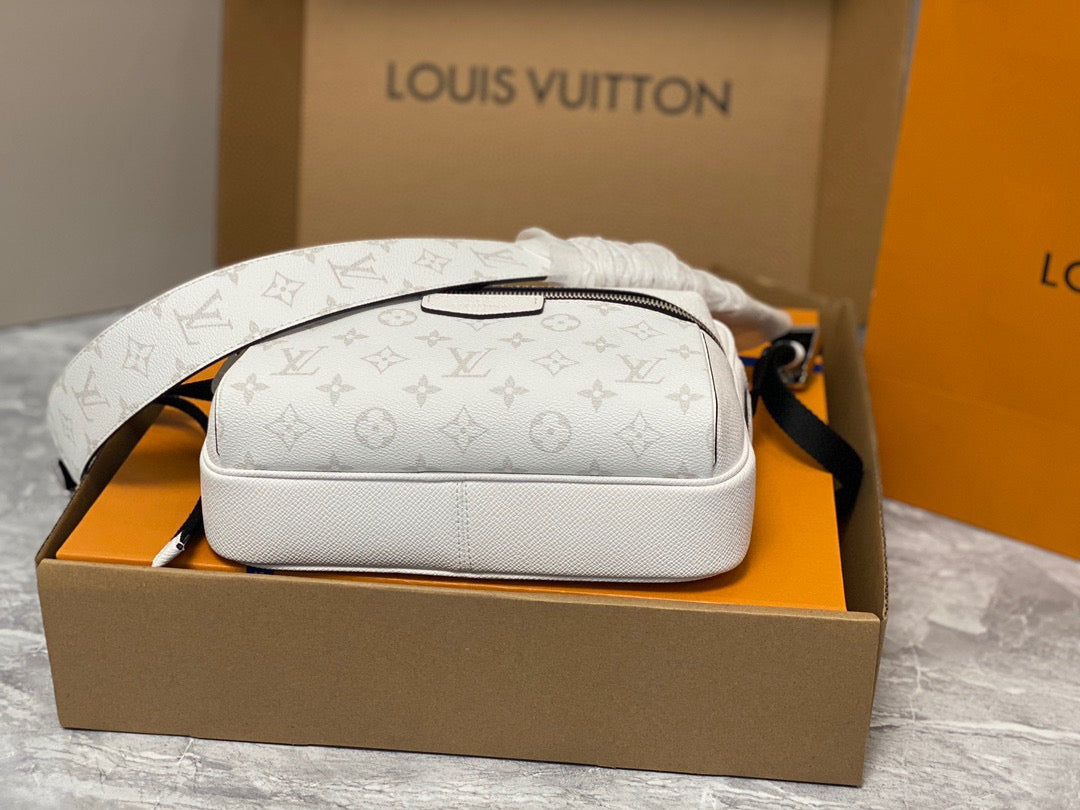 LV Taigarama Outdoor M30233 LUXURYSTEPSCO