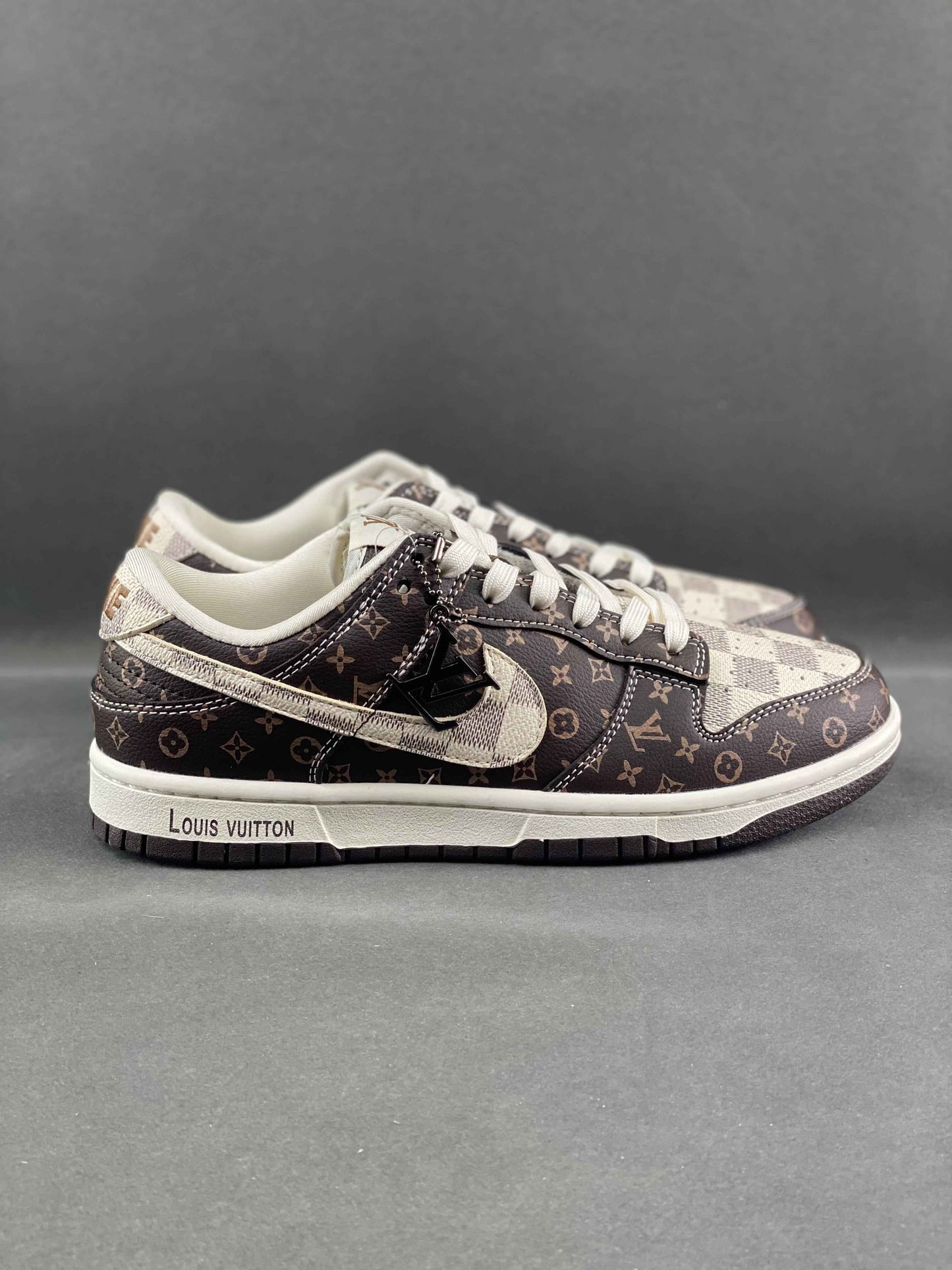 Custom Air Jordan 1 x LV SJ2068-255