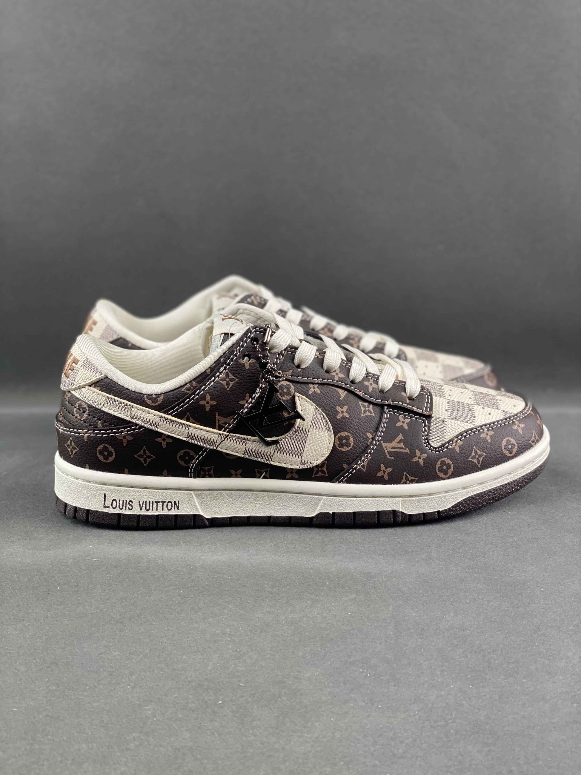 Custom Air Jordan 1 x LV SJ2068-255