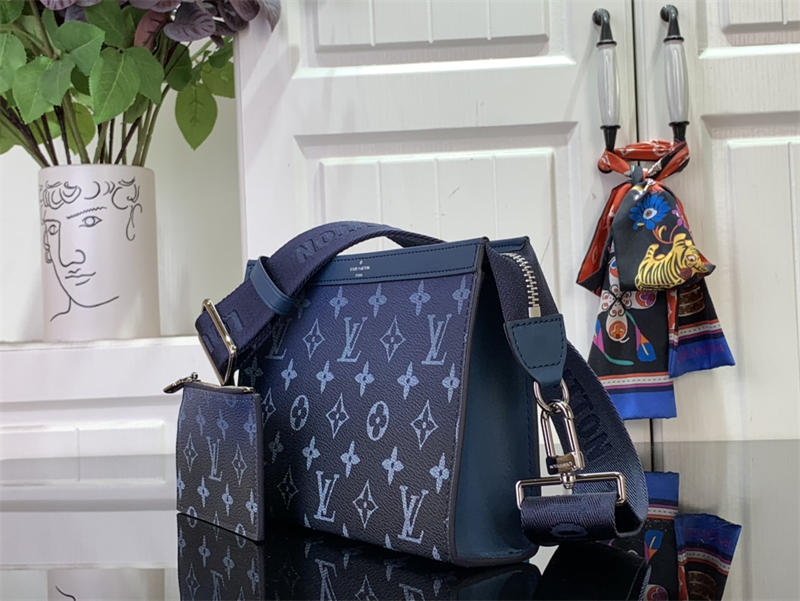 LV OnTheGo Monogram M81124