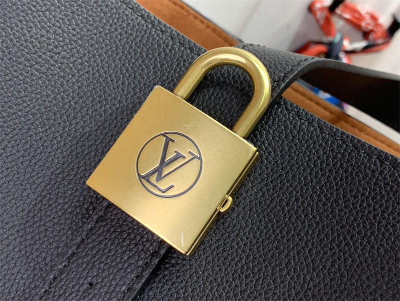 LV Onthego Monogram M25342