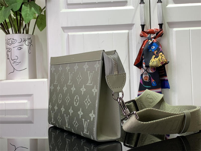 LV OnTheGo Monogram M81124