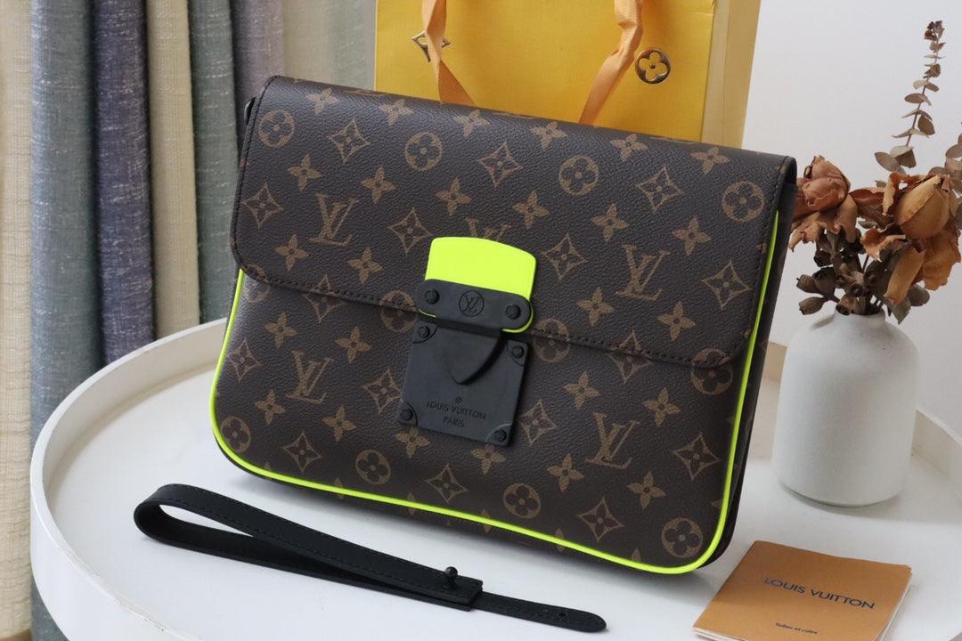 LV S LOCK A4 POUCH M80560 LUXURYSTEPSCO