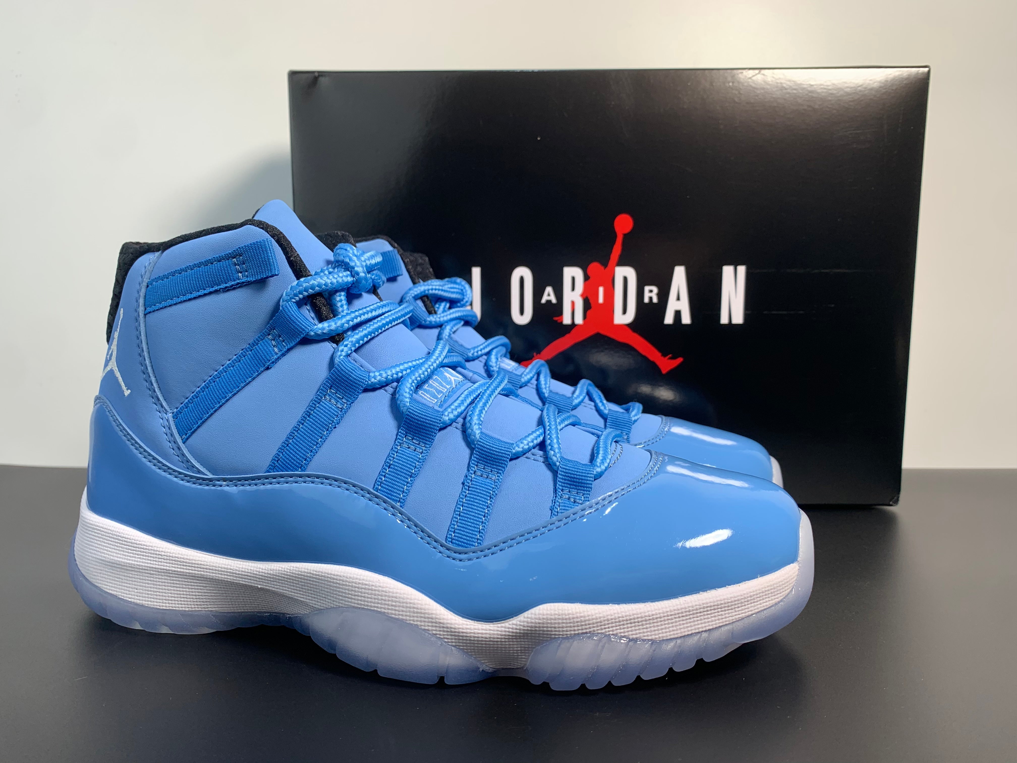 Air Jordan 11 Pantone 717602-900