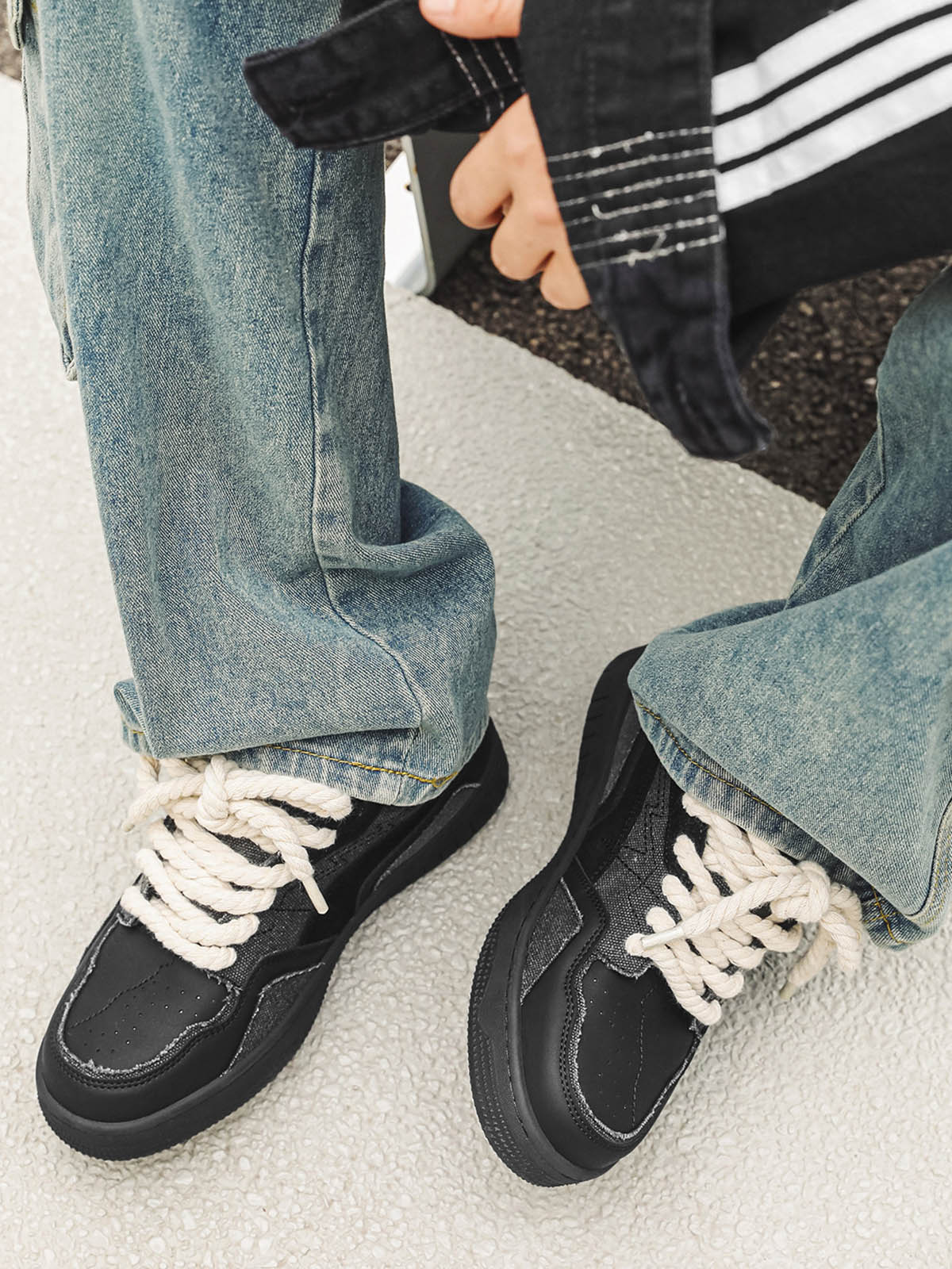 Sneakerhill Canvas Splicing Low Top Sneakers - 1984