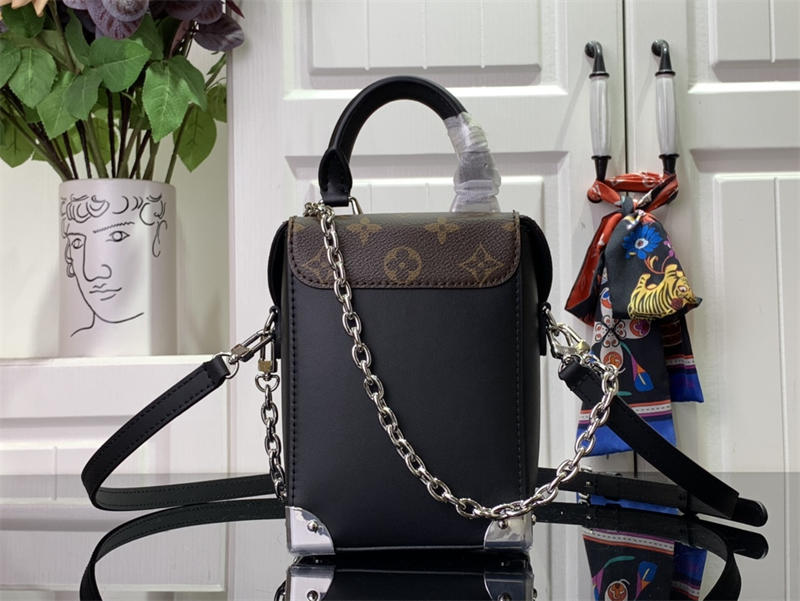 LV OnTheGo Monogram M82465