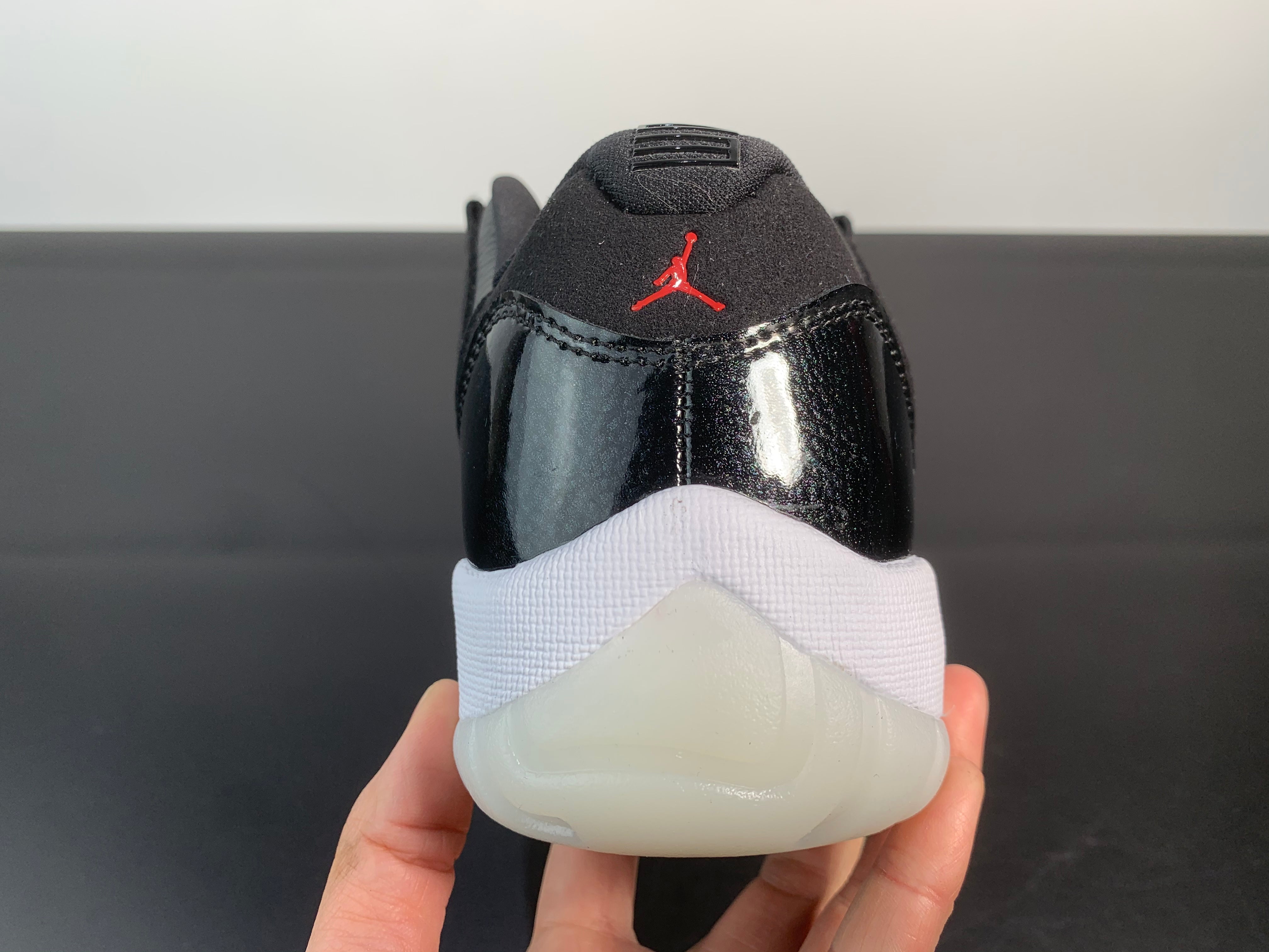 Air Jordan 11 Retro Low 72-10 AV2187-001