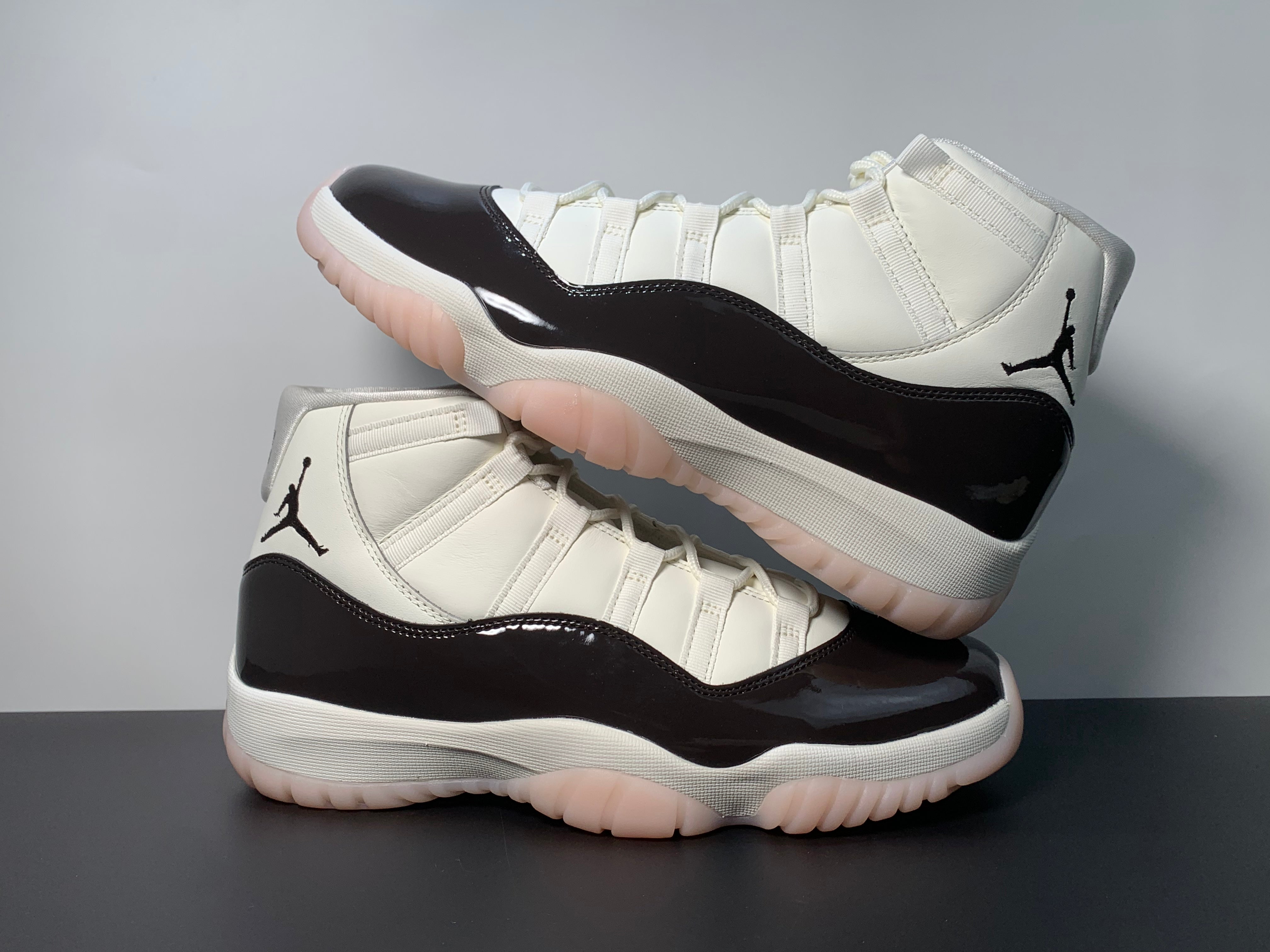 Air Jordan 11 “Neapolita AR0715-101