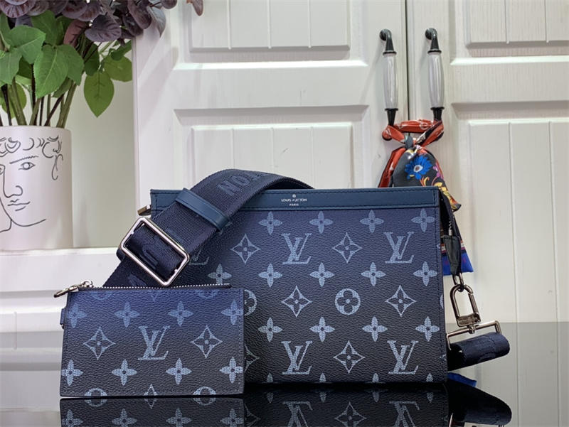 LV OnTheGo Monogram M81124