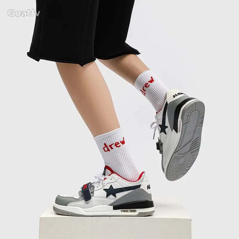 Conqueror Speed T4 Sneakers