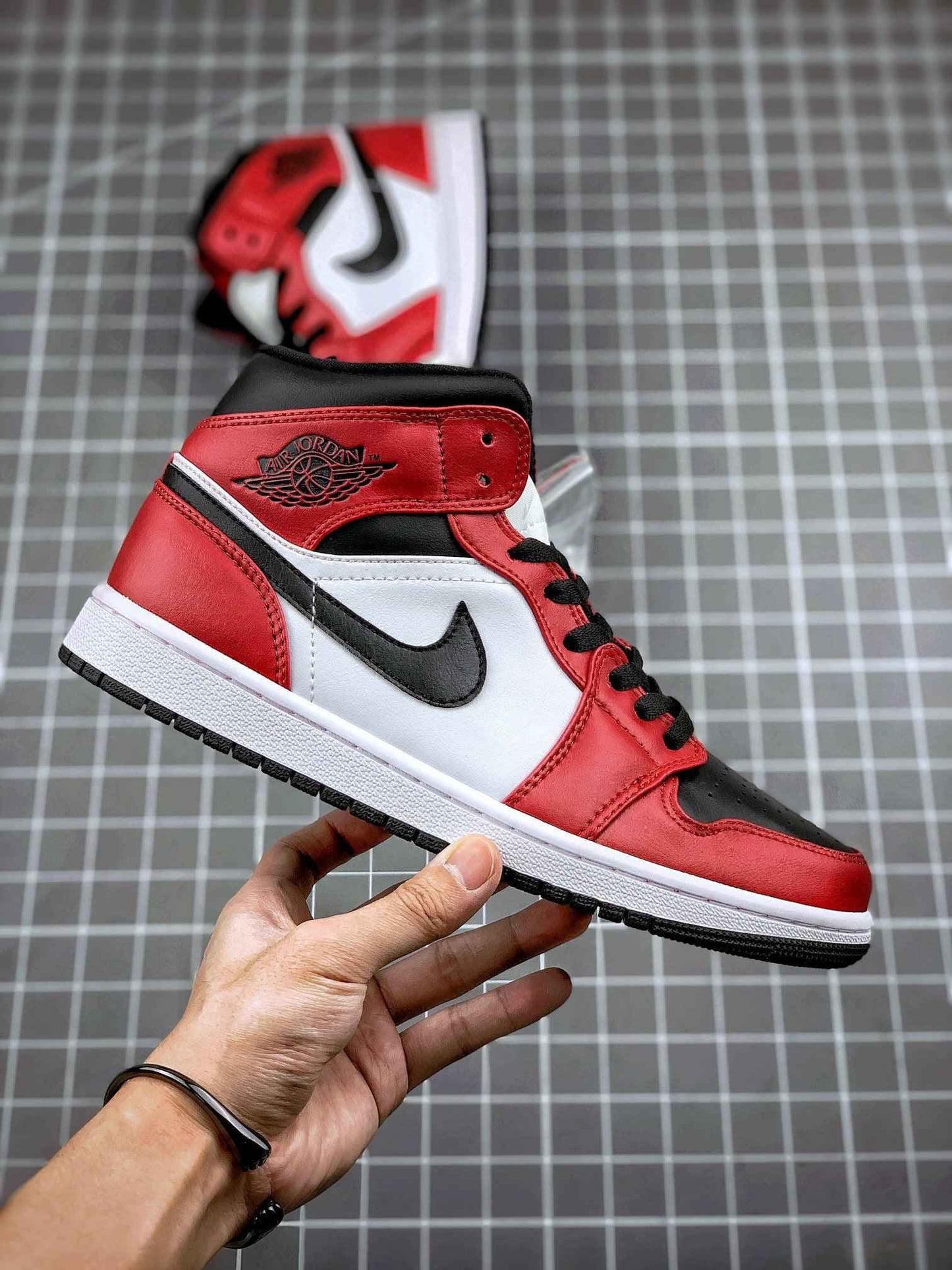 Custom Air Jordan 1 Mid “Gym Red” 554724-069