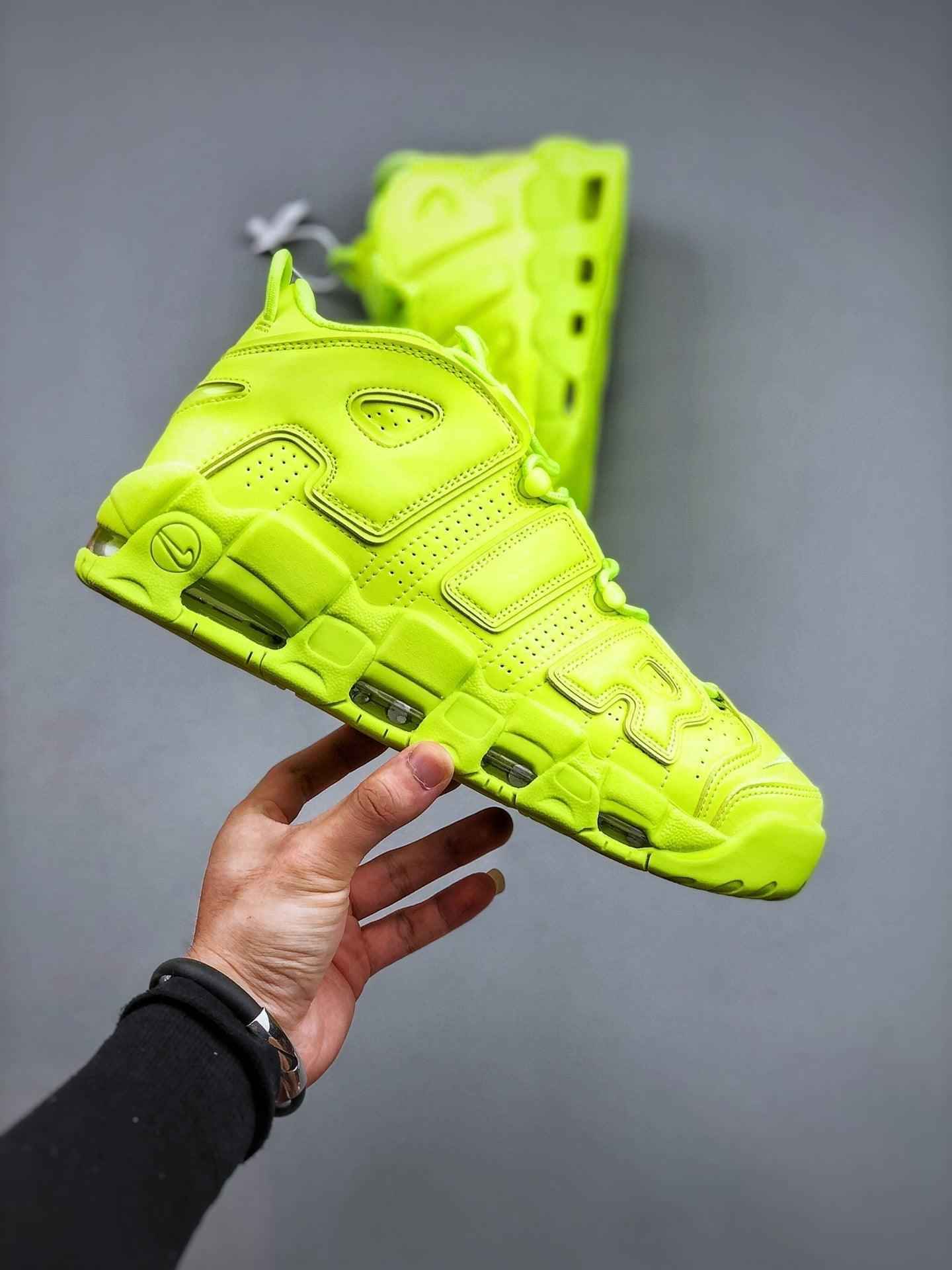 Custom Air More Uptempo DX1790-700