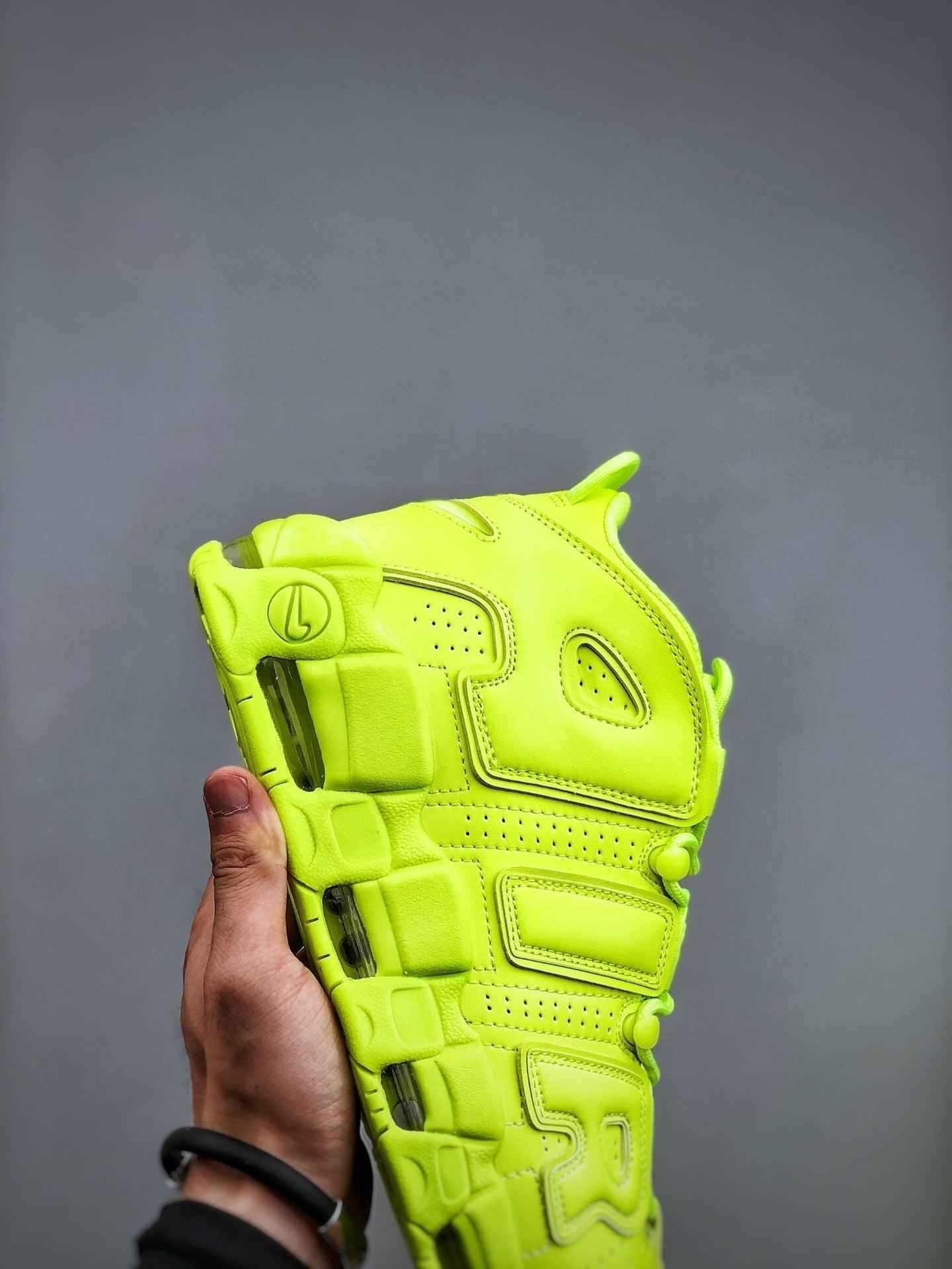 Custom Air More Uptempo DX1790-700
