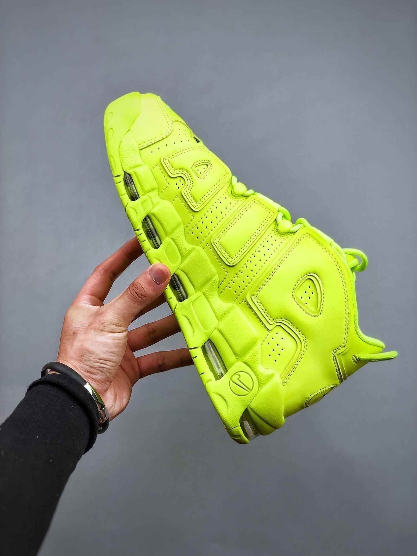 Custom Air More Uptempo DX1790-700