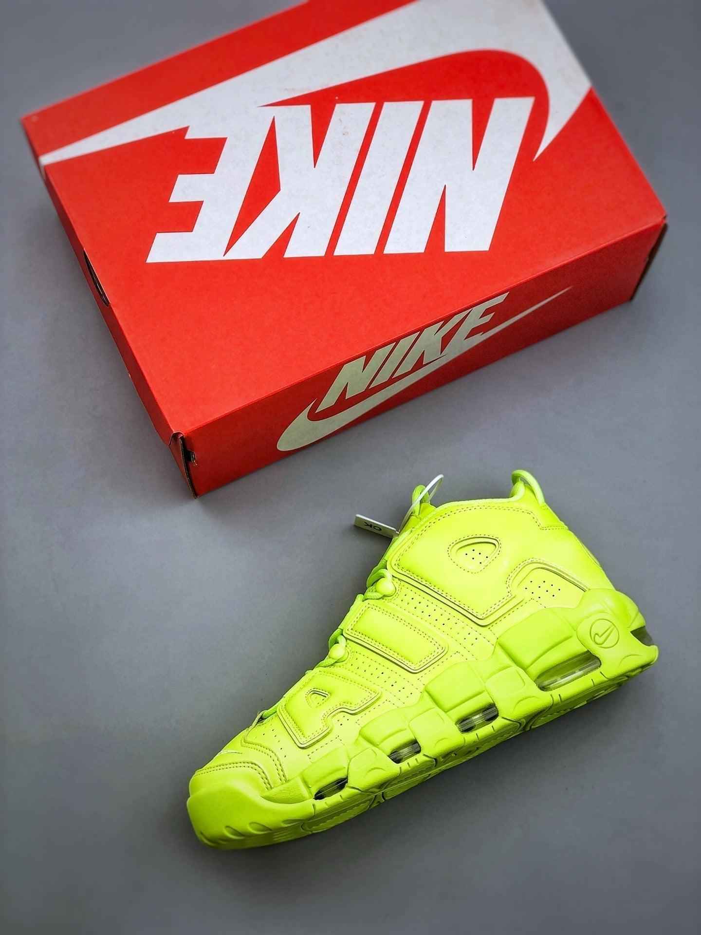 Custom Air More Uptempo DX1790-700