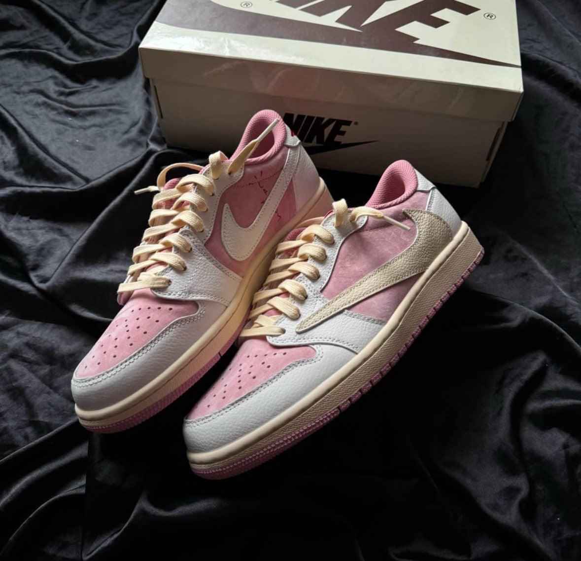 Custom Travis Scott x Air Jordan 1 DM7866-600