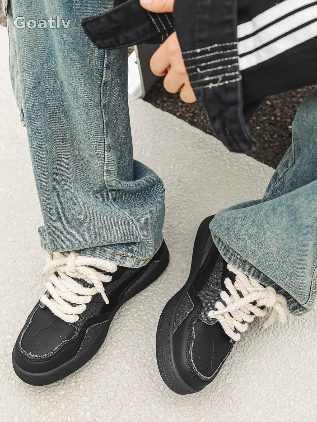 Sneakerhill Canvas Splicing Low Top Sneakers - 1984