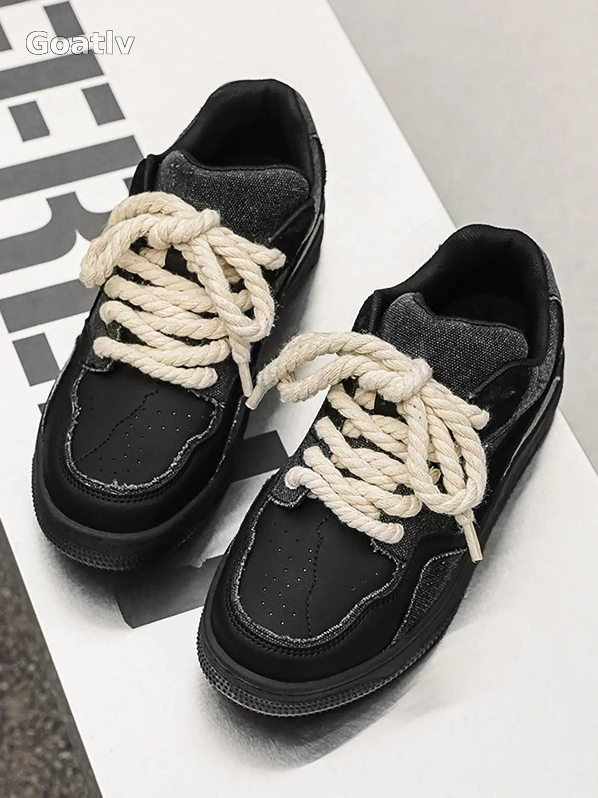 Sneakerhill Canvas Splicing Low Top Sneakers - 1984