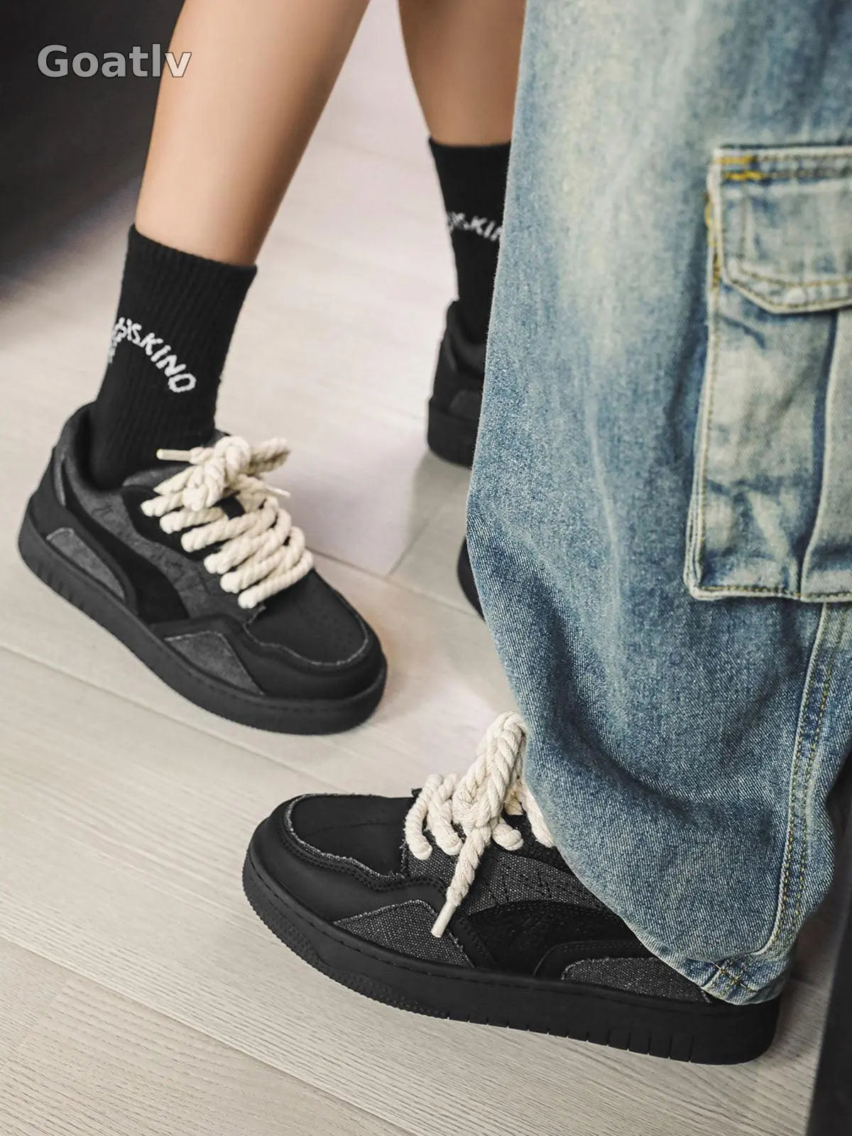 Sneakerhill Canvas Splicing Low Top Sneakers - 1984