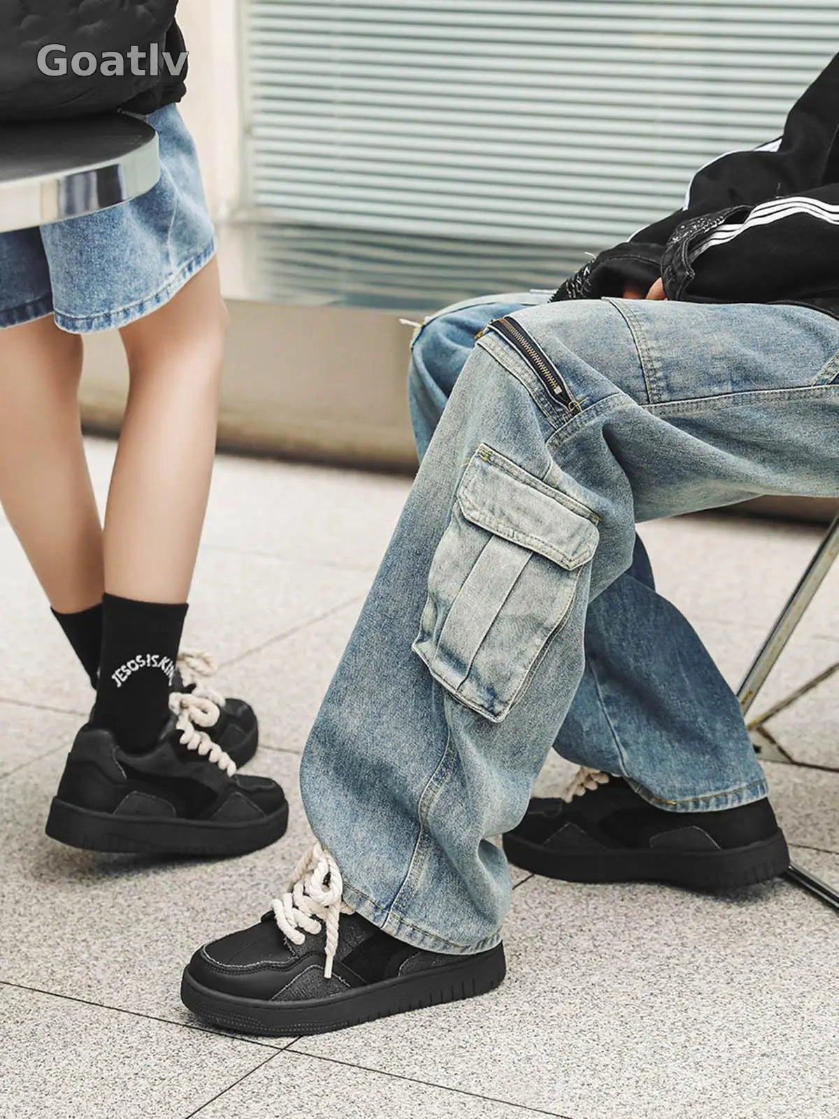Sneakerhill Canvas Splicing Low Top Sneakers - 1984
