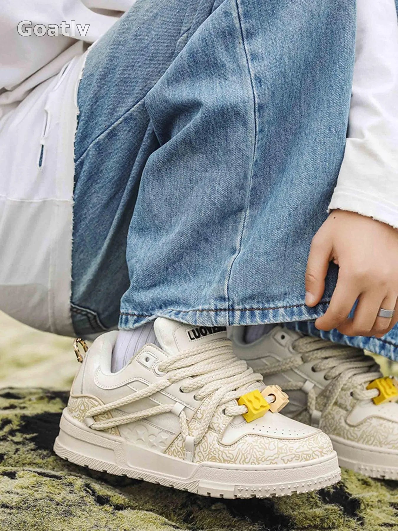 Sneakerhub Everything Goes With Casual Sneakers - 1931 - 1984