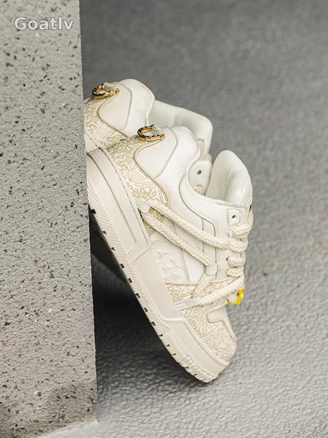 Sneakerhub Everything Goes With Casual Sneakers - 1931 - 1984