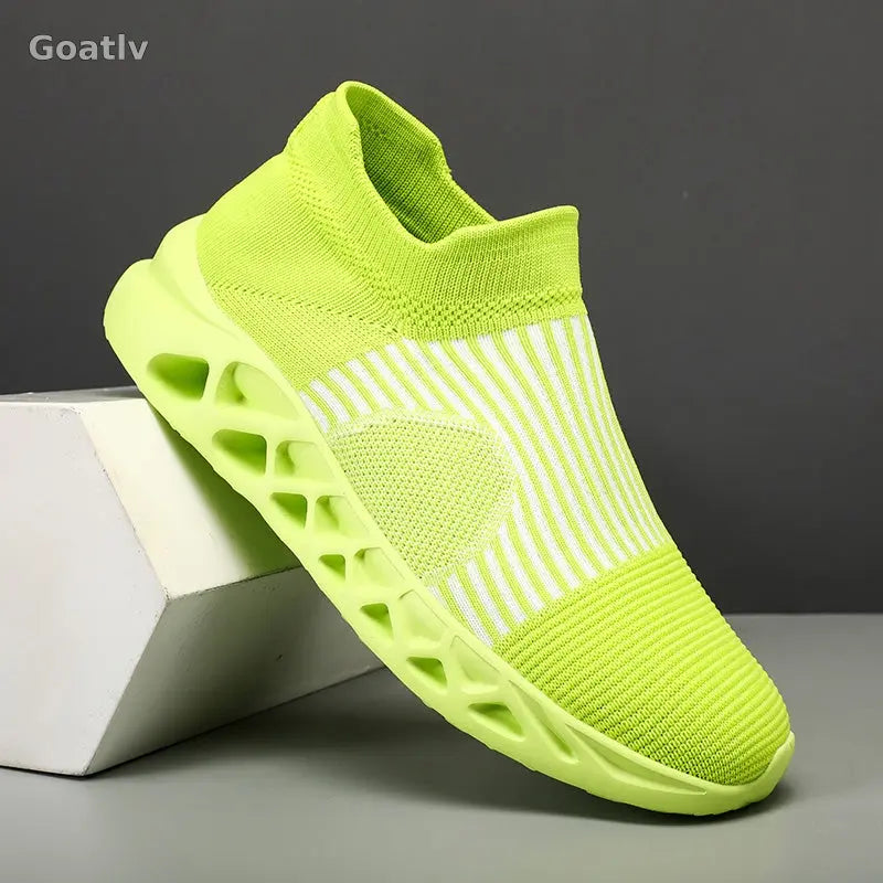 Strato Swift T4 Sneakers