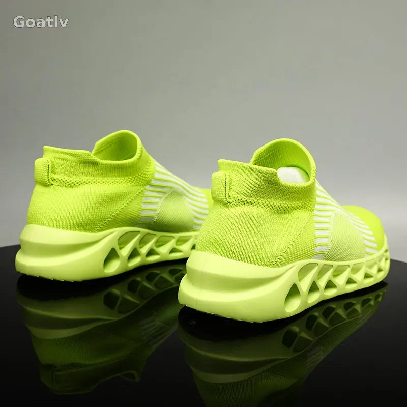 Strato Swift T4 Sneakers