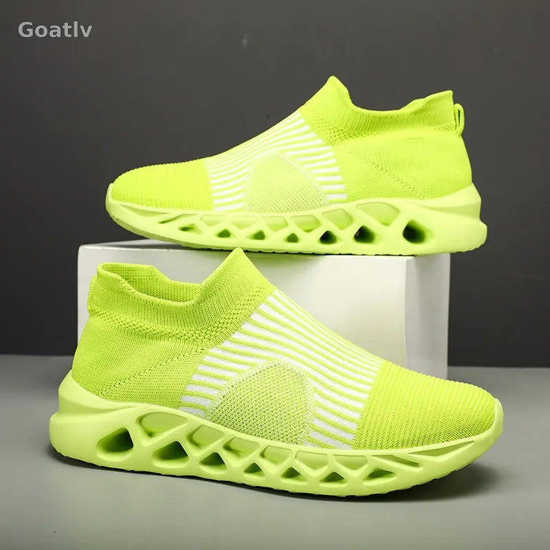 Strato Swift T4 Sneakers