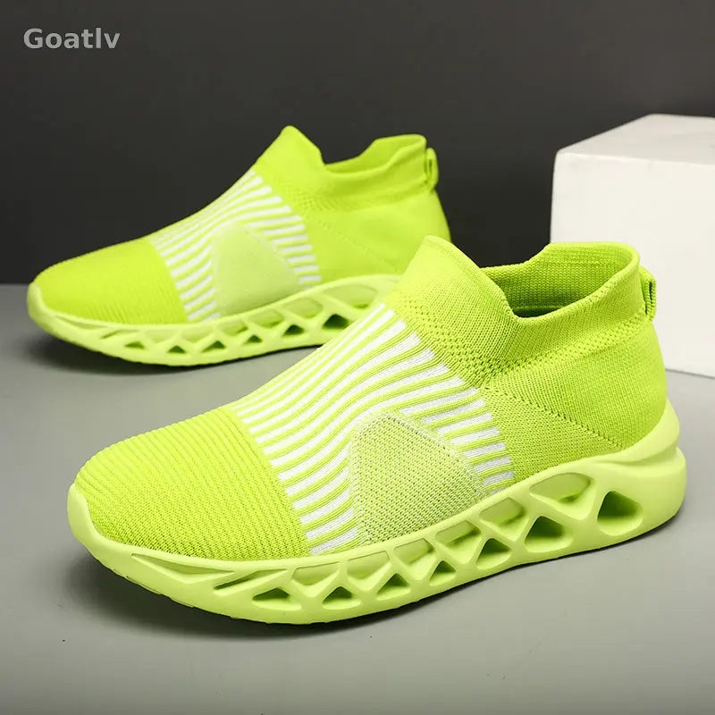Strato Swift T4 Sneakers