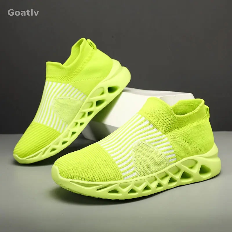 Strato Swift T4 Sneakers