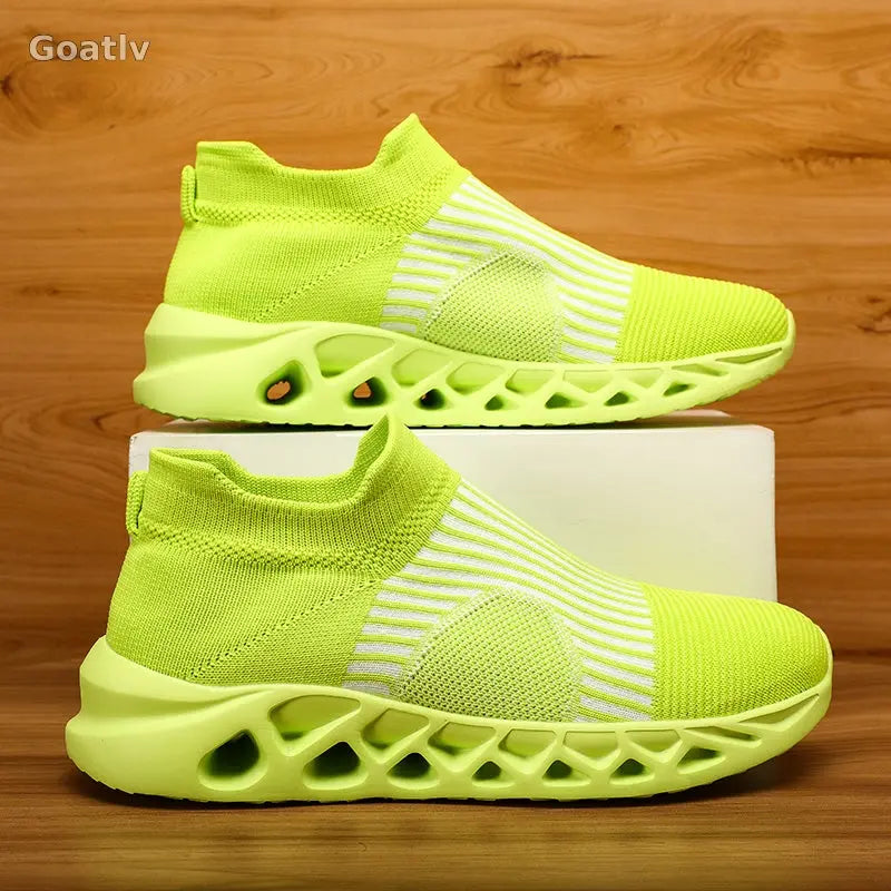Strato Swift T4 Sneakers