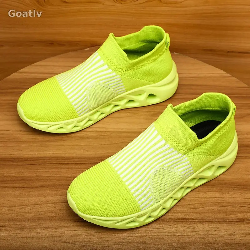 Strato Swift T4 Sneakers