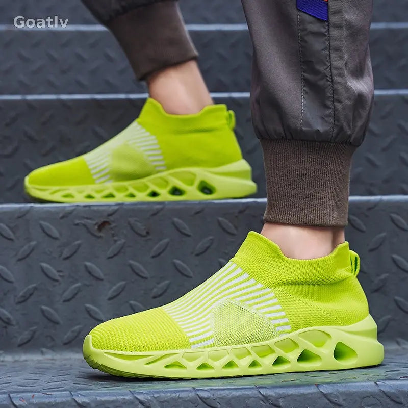 Strato Swift T4 Sneakers