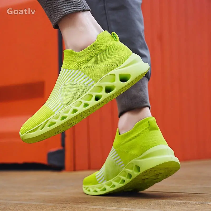Strato Swift T4 Sneakers