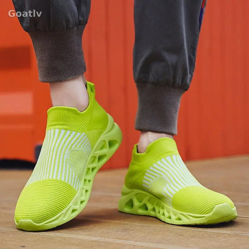 Strato Swift T4 Sneakers